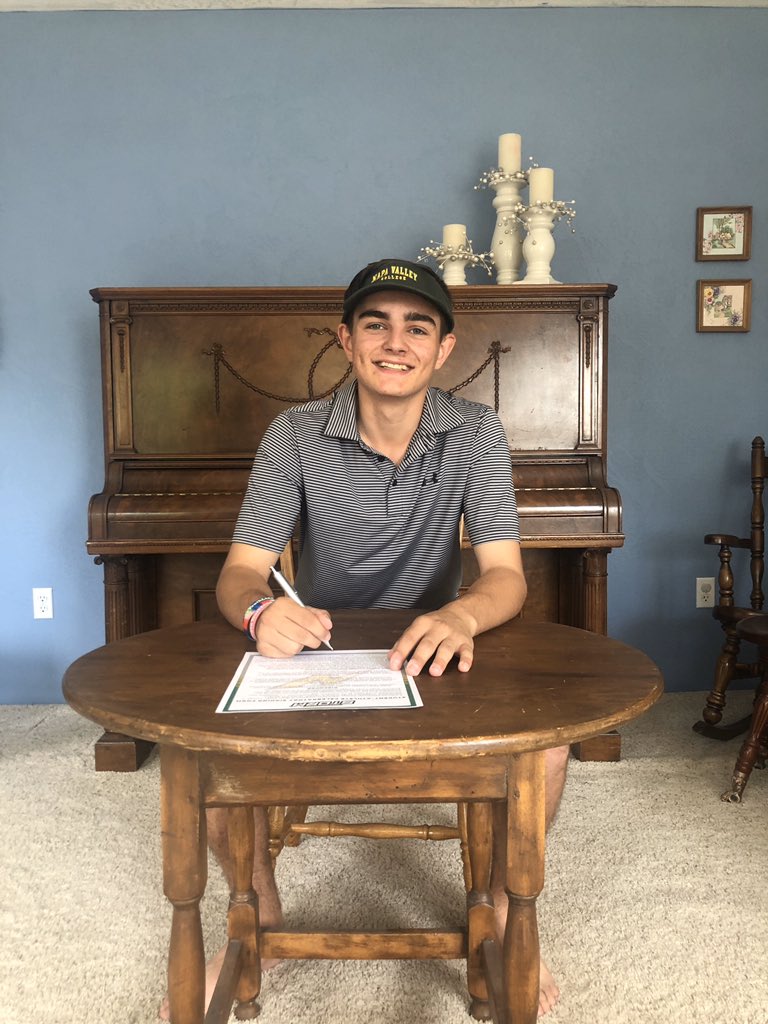 NVCAthletics's tweet photo. Jordan Jacobs from North Medford HS in Medford, OR commits to NVC for menβs golf. One of the top players in Oregon with a 76 scoring average. Welcome to the Storm family! @nvcollege @NorthBayNews @pdpreps @NapaSportsNews @NVR_Sports @ASNVC #stormgolf #nvcstorm #norcalgolf https://t.co/5pjQXoS8mq
