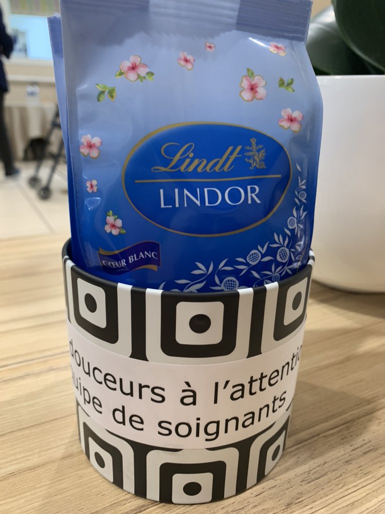 carolinelebaud's tweet photo. La #residenceduparc vient à nouveau de recevoir des dons de @Ludesign et @LionsFRANCE! Nos résidents et équipes vous remercient pour toutes vos attentions! @Groupe_DomusVi #merci #petitesetgrandesattentions #TousSolidaires #COVID19 https://t.co/ccuqKYTsck