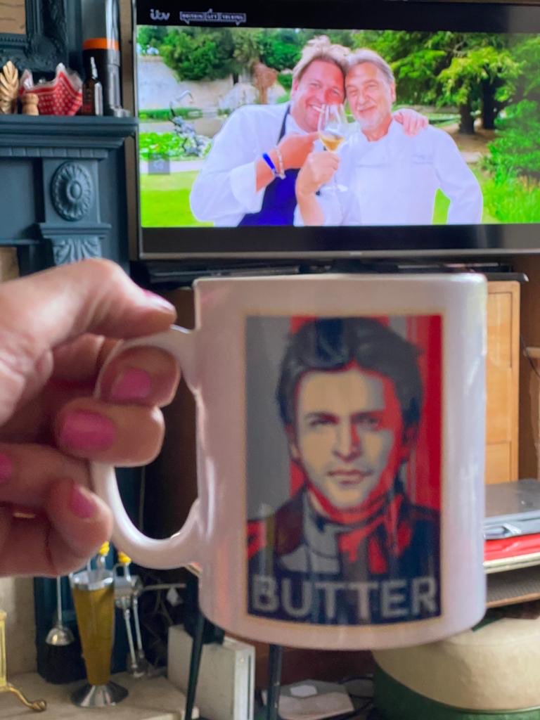 Best part of isolation watching my favourite chefs @jamesmartinchef and @raymond_blanc , feet up having a brew . #islandstohighlands Congratulations @ITV another brilliant success 👨🏼‍🍳💙🥞🍳🐟🍫