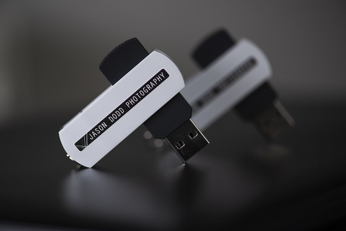 jasondoddphoto's tweet image. @usbmemorydirect thanks for the #memorysticks #branding looks great with the logo on designed by @_The_Familiar 15 years ago!