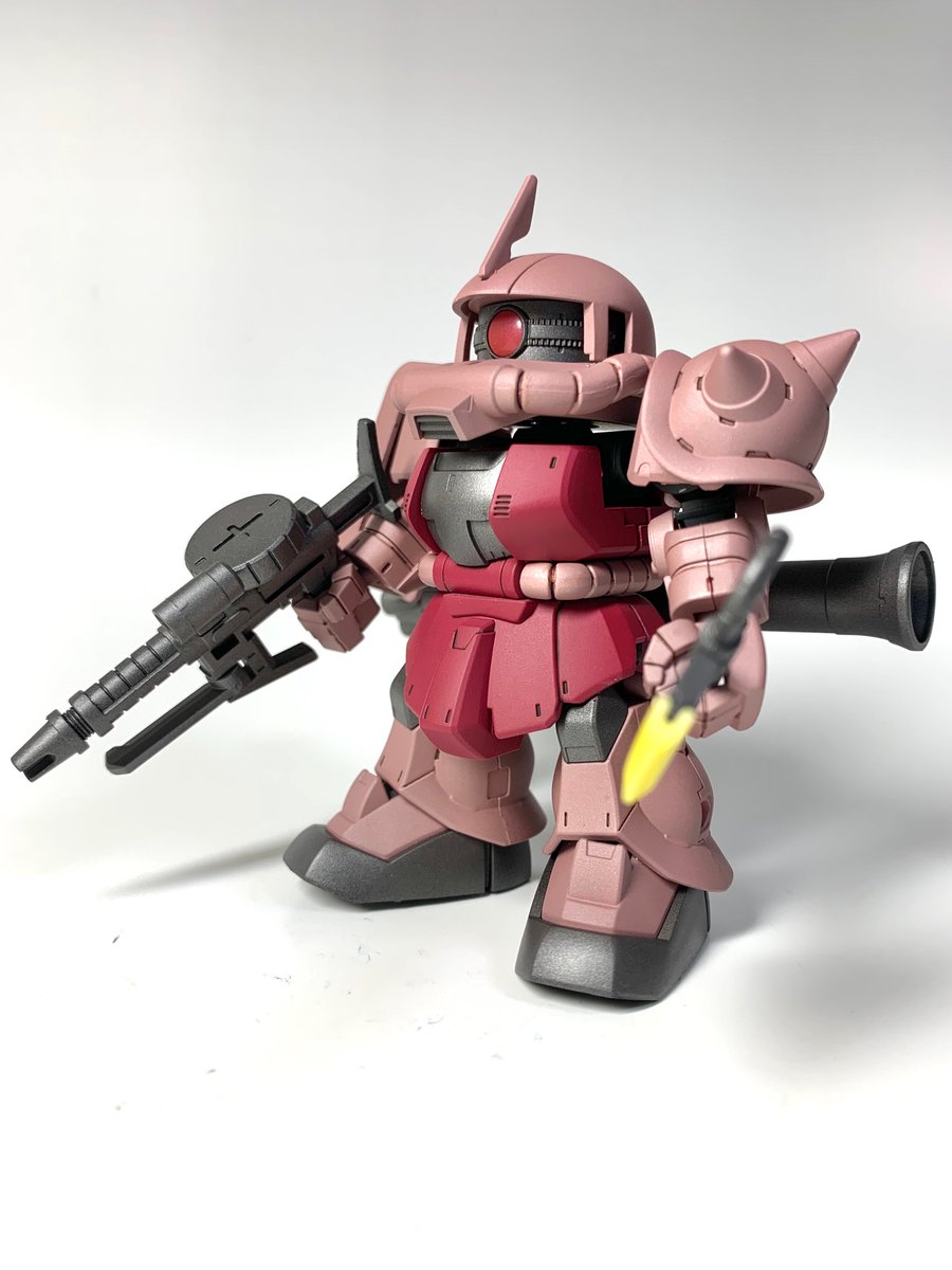 プラモ重工 Sdcs シャア専用ザクii 完成しました ピンク クールホワイト レッド イエロー シルバー 赤 Msシャアレッド 武器 調色ガンメタル 刃 クールホワイト イエローでグラデーション モノアイ レッド シルバー ガンプラ 春ピンクま T