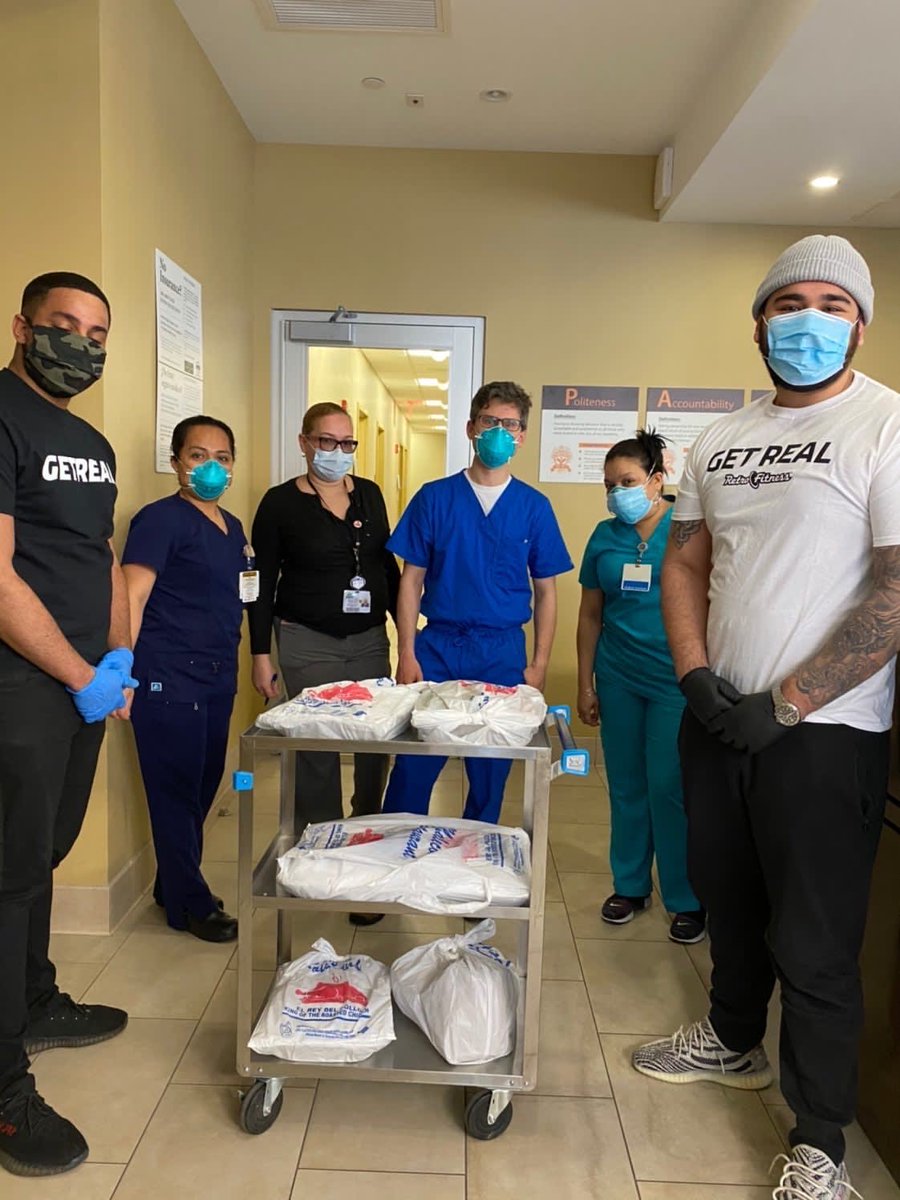 MoorestownRF's tweet photo. The Morris Heights Health Center has been providing COVID-19 testing for their community every day. Our Jerome Avenue location wanted to help and brought lunch for their staff yesterday. #ThankYouFrontLineWorkers https://t.co/WR8MHvihXr