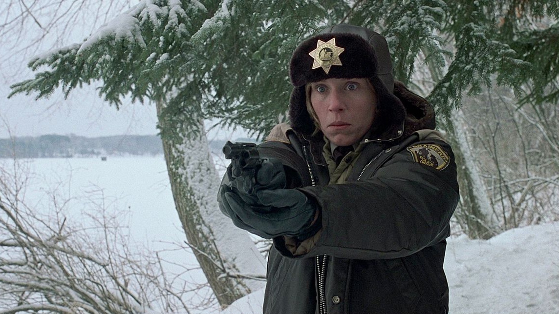 #21 - Fargo des frères Coen (1996)Jerry, vendeur de voitures, contacte deux petits escrocs pour leur demande d'enlever sa femme dont le père est un richissime homme d'affaires. Les deux truands s'empêtrent quelque peu mais réussissent leur kidnapping. L'un d'eux commence...