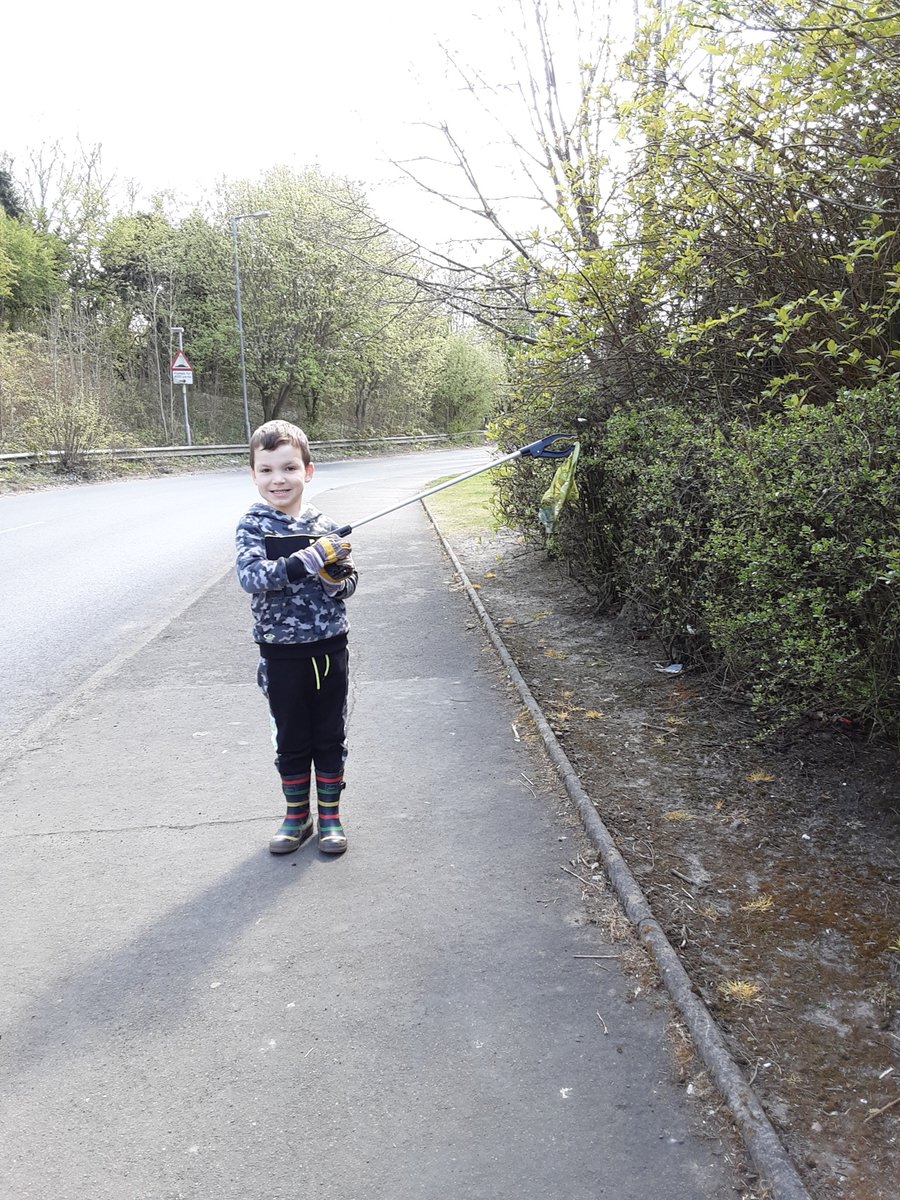 stfrancisoa's tweet photo. A lovely P1 Responsible Citizen collecting rubbish on his daily walk to help the local community. Well done, R! You are a community star 🌟🌟 #responsiblecitizen #lookafteryourcommunity #loosethelitter #kindness https://t.co/emPVhKJUa4