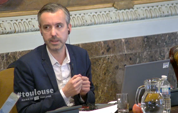 TlseVertDemain's tweet photo. #CMToulouse Adoption d'un voeu présenté par @AntoineMAURICE, demandant au gouvernement de mobiliser des moyens exceptionnels pour aider le secteur du logement social et les ménages à faire face aux conséquences de la crise sanitaire. #Toulouse https://t.co/7DitzuTKru