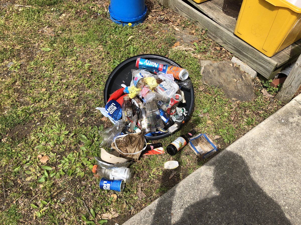 ReddenDE's tweet photo. Another nice walk this morning produced a nice #getoutdoors moment in St. Leonard, MD. It also produced another 5 gallons of #litter picked up in an attempt to make a @TrashFreeMD ! #ihatelitter #throwyourtrashaway https://t.co/zDGi4axapp