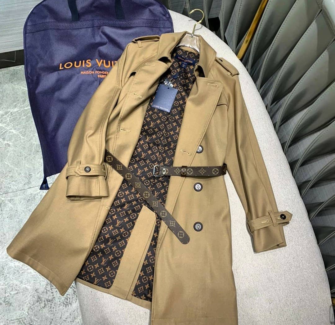 plug_miss's tweet image. 🧡 LV TRENCH COATS 🧡
 -
ALL SIZES AVAILABLE 📶
VARIETY OF DIFFERENT COLOURS 🌈
BANK TRANSFER &amp;amp; PAYPAL 💷
DM FOR INFO &amp;amp; TO ORDER 📲
24/7 REPLIES 🛂
-
#Givenchy #designer #prada #rep #clone #copy #stoneisland #Louboutin #mcqueen #mulberry #fendi  #louisvuitton #gucci #dior