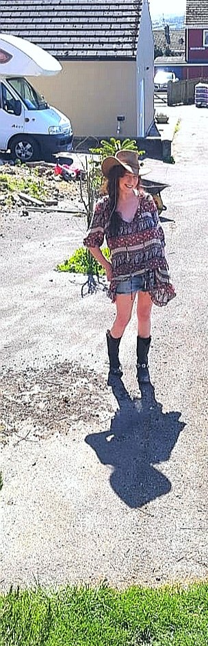 dollyisme's tweet photo. Heading up the garden to crack on with some painting make hay while the sun shines https://t.co/IOdw91IfnV
