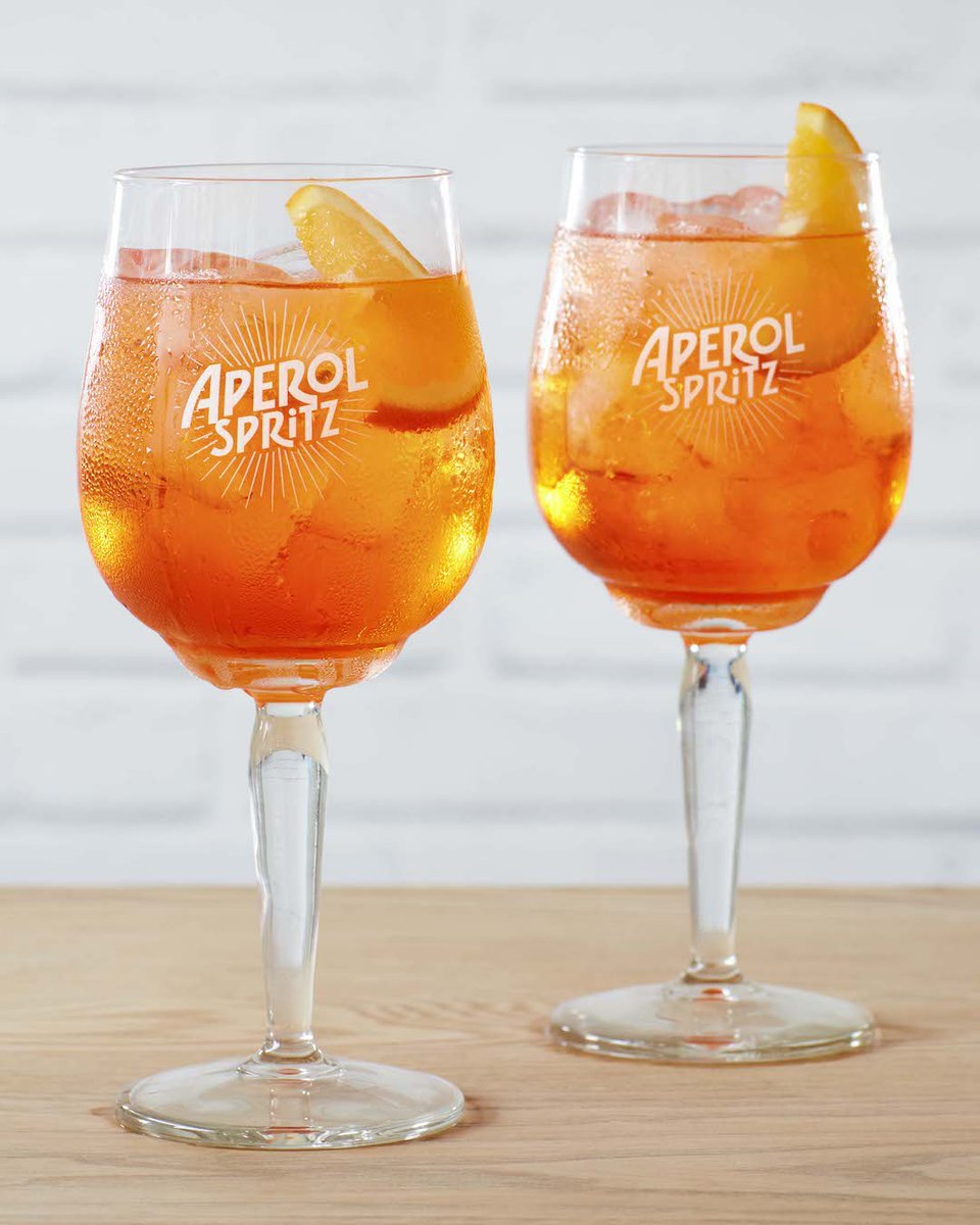 Как пить апероль. Оранж спритц. апероль 0,5. подушка aperol spritz. aperol spritz альпы.