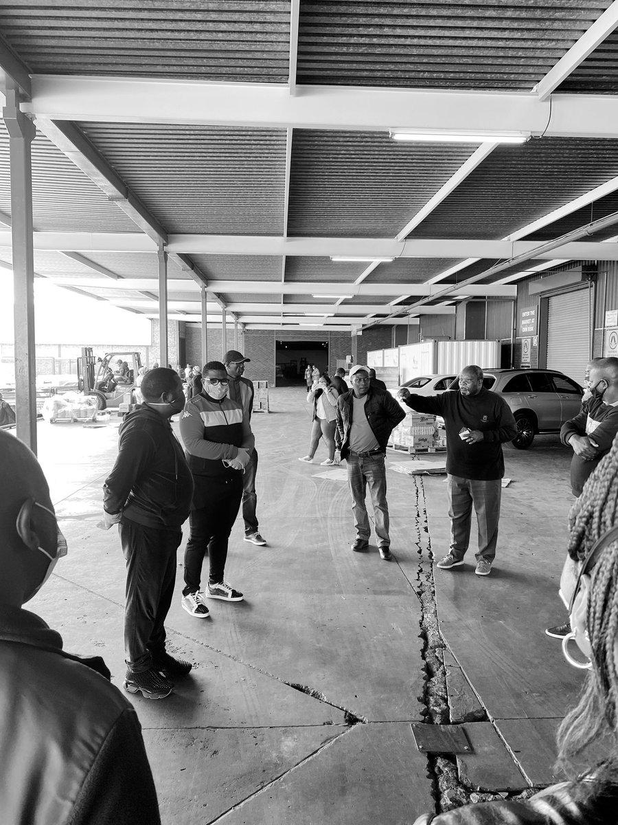 mzwandileMasina's tweet photo. The Ekurhuleni COVID-19 Food Bank has just partnered with all 24 Izinduna of Hostels across the City. They will be distributing food parcels in their various hostels. Never before have social partners in the City united behind a common cause like this! Let’s flatten this curve! https://t.co/9OdJfeAtY3