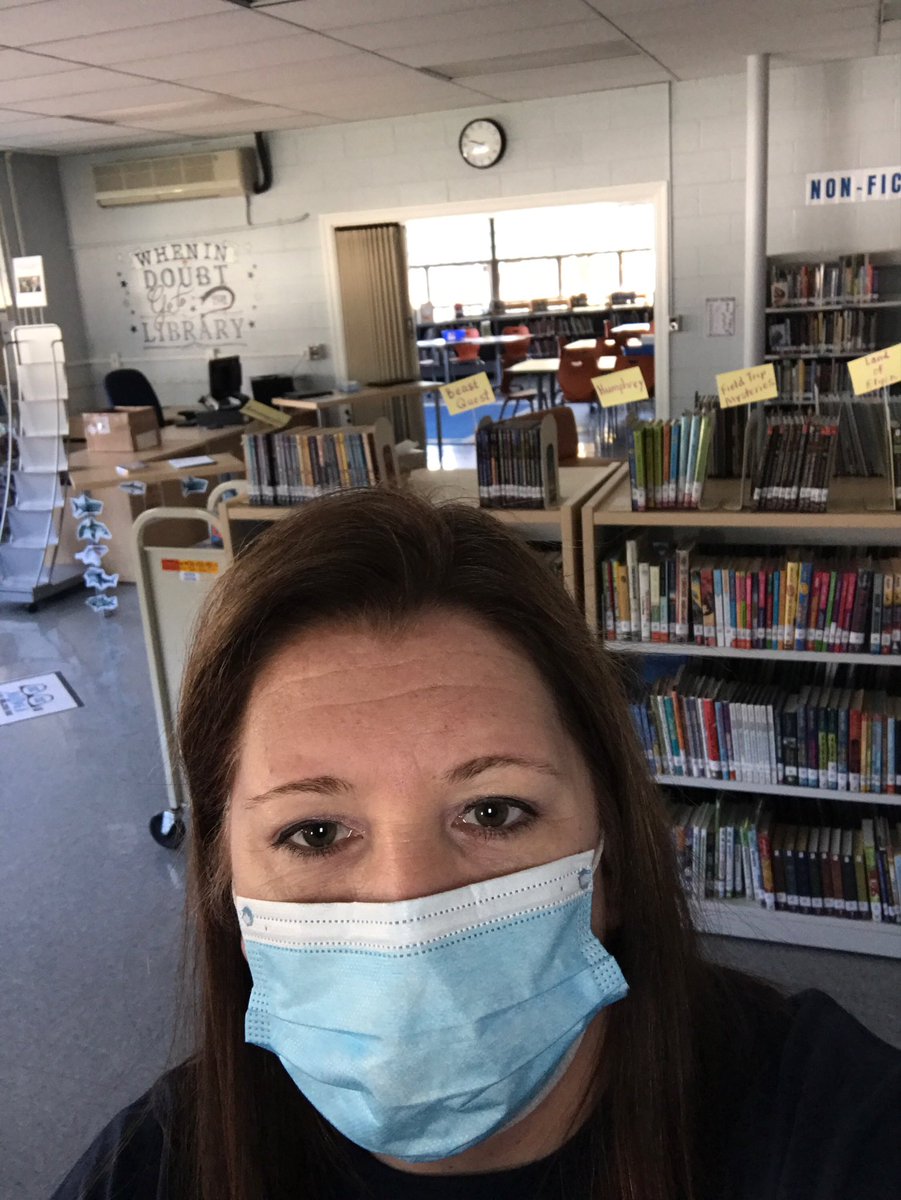 HMSchoollibrary's tweet image. When your vice principal visits your space during a pandemic. 😔#quietlibrary #lonely #shealwaysremembersourlibrary #imissmyhomeawayfromhome