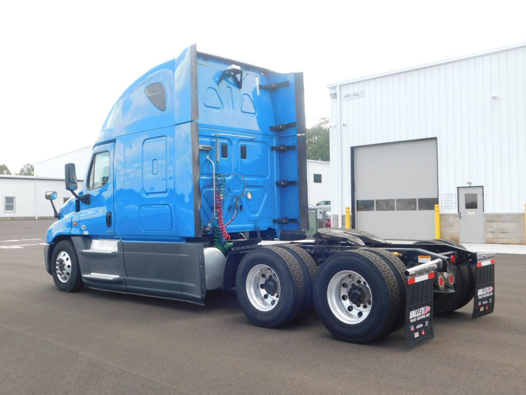 GLTC_Akron's tweet photo. Used 2015 Freightliner CA125 Evolution #DD15 #450HP #10speed #freightliner 

https://t.co/jpfiyx8siY

$45,900

Call 330-733-9800 https://t.co/9AGRze2qxk