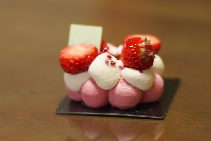 momotan8686's tweet image. ぱくっと至福の時
最後のひと口をこのリンゴマークに
食べられたのは内緒🤫です

#ただ落としただけ 🤣
#MacBookPro15 #Late2012 #pâtisserieMou