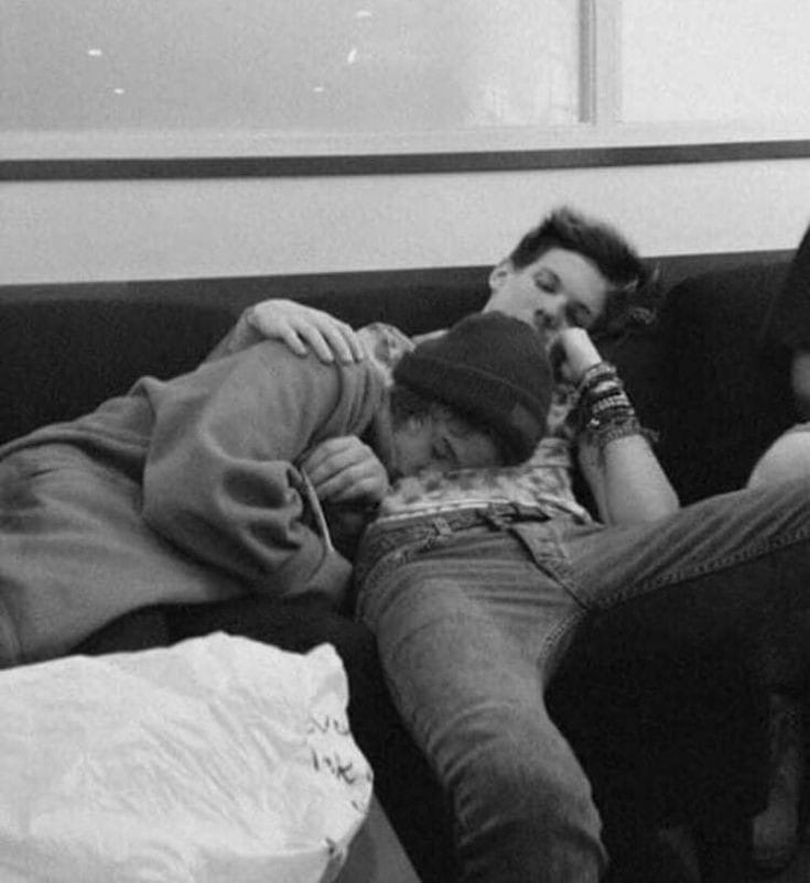tugadirectioner's tweet photo. Olá a todos! ❤️ Criamos esta conta para relembrarmos alguns momentos da melhor banda: One Direction 🥺 E também de Larry Stylinson 🏳️🌈 I hope you enjoy it ❤️🇵🇹 #onedirection #1d #onedirectionportugal #OneDirection2020 #directionersportugal https://t.co/EcknQB1ZHv