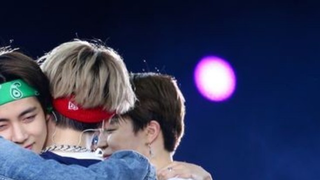 stigmavd10's tweet photo. "I hope fans give love to all seven members. BTS is made up of seven guys" - kim taehyung 

#RespectBTSV https://t.co/b60zKwh8YU