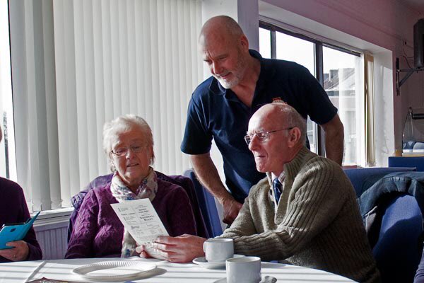 CommunityOsprey's tweet photo. We're busy keeping in touch with all our Sporting Memories groups ☺️

Whatsapp &amp; Facebook groups, to weekly calls, emails and video chats🤳

If you'd like to get involved in our virtual sessions get in touch today💪

Everyone is welcome😀
#MoreThanRugby https://t.co/WwrW5DNFJY