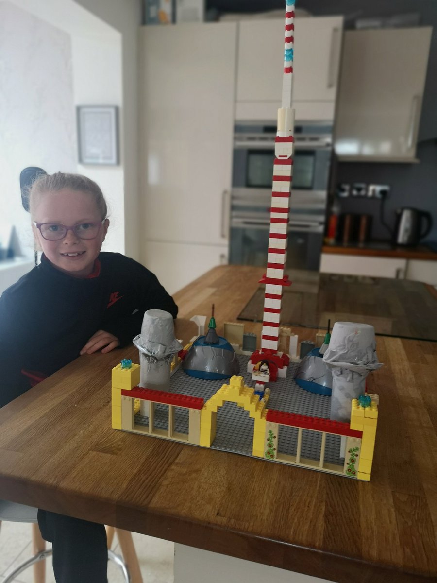 Lou_Hickey's tweet photo. Lexie built a #mosque today! @GoringCofE  #HomeschoolLife https://t.co/qDLMdGkcbf