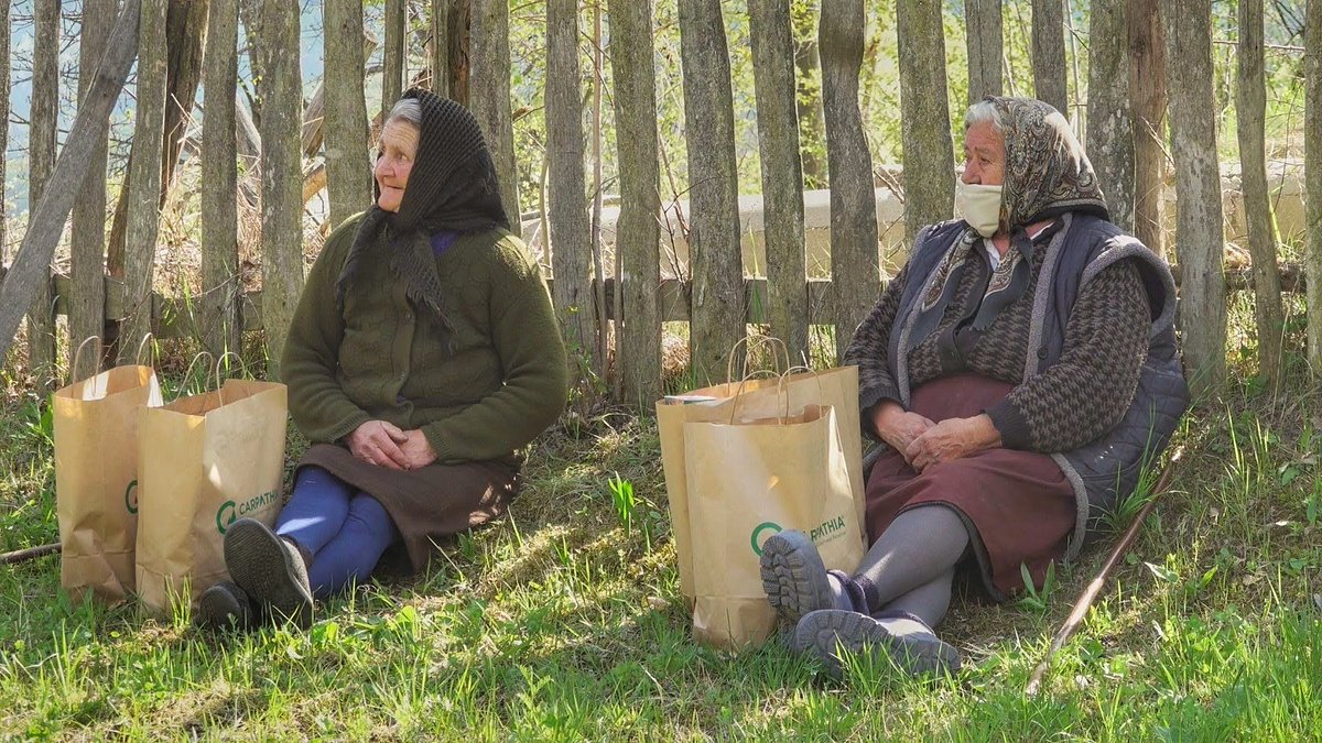 ForestsWF's tweet photo. Our urgent appeal for the elders of the forest continues. We have so far supported food for 51 elders for the last 2 weeks. Please donate today: £20 will contribute to more food boxes + plant one tree. 🙏🌳 Donate today please: https://t.co/JSx1HNPakz #EldersForEarth #AllForEarth https://t.co/nDNOO2p0pH