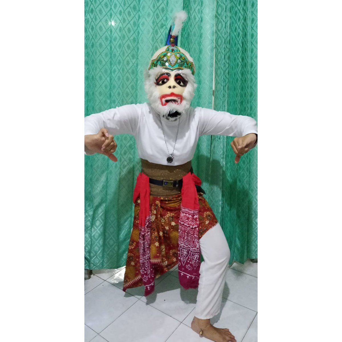 heliophileee__'s tweet photo. Selamat Hari Tari Sedunia (World Dance Day) semoga Kesenian Tari tetap terjaga. Lestarikan Kesenian Tari agar seni tari tidak punah ✨!
.
.
.
#smanelamenaridirumah
#htd2020
#worlddanceday
#haritaridunia
#dance
#twitdance https://t.co/sLVt763SYX