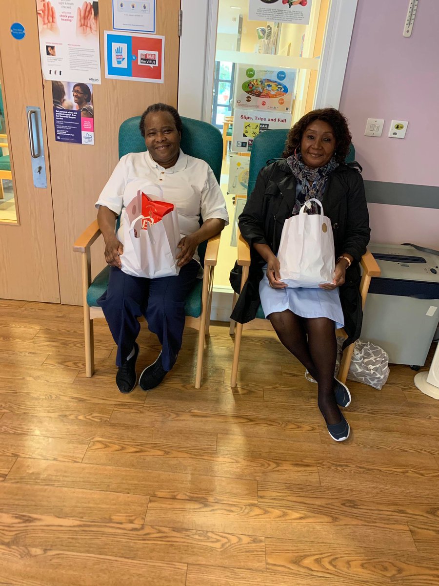 📍Our latest delivery of well-being hampers were gratefully received by the wonderful Newham District Nursing team. 🙌
£20 buys a #pamperhamper for a key frontline worker, if you are able to, please click to donate.👇
gofundme.com/f/PamperOurHer… #FrontLineHeroes #pamperourheroes