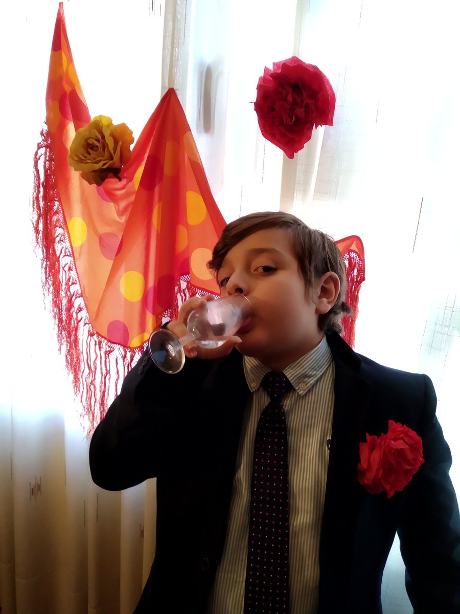 Y que lo digas amiga!!!! Cada día me sorprende más y más,..., tenemos suerte ehhhh!!!! Lejos pero juntos.....Gracias!!!!....va por ustedes!!!!
<a href="/MisterSergioco1/">Mr Sergio Corbacho</a> 
@ColegiolaLuna 
<a href="/EQuecuty/">ELENA</a>