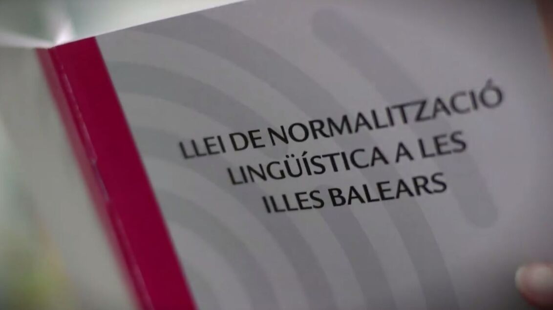 📌 Avui es compleixen 𝟑𝟒 𝐚𝐧𝐲𝐬 de l'aprovació, per unanimitat, al <a href="/ParlamentIB/">Parlament de les Illes Balears</a>, de la #LleideNormalitzacióLingüística. Molt útil per recuperar espais per a la #llengua catalana.

Llàstima que hi hagi representants institucionals que la incompleixen i desobeeixen contínuament