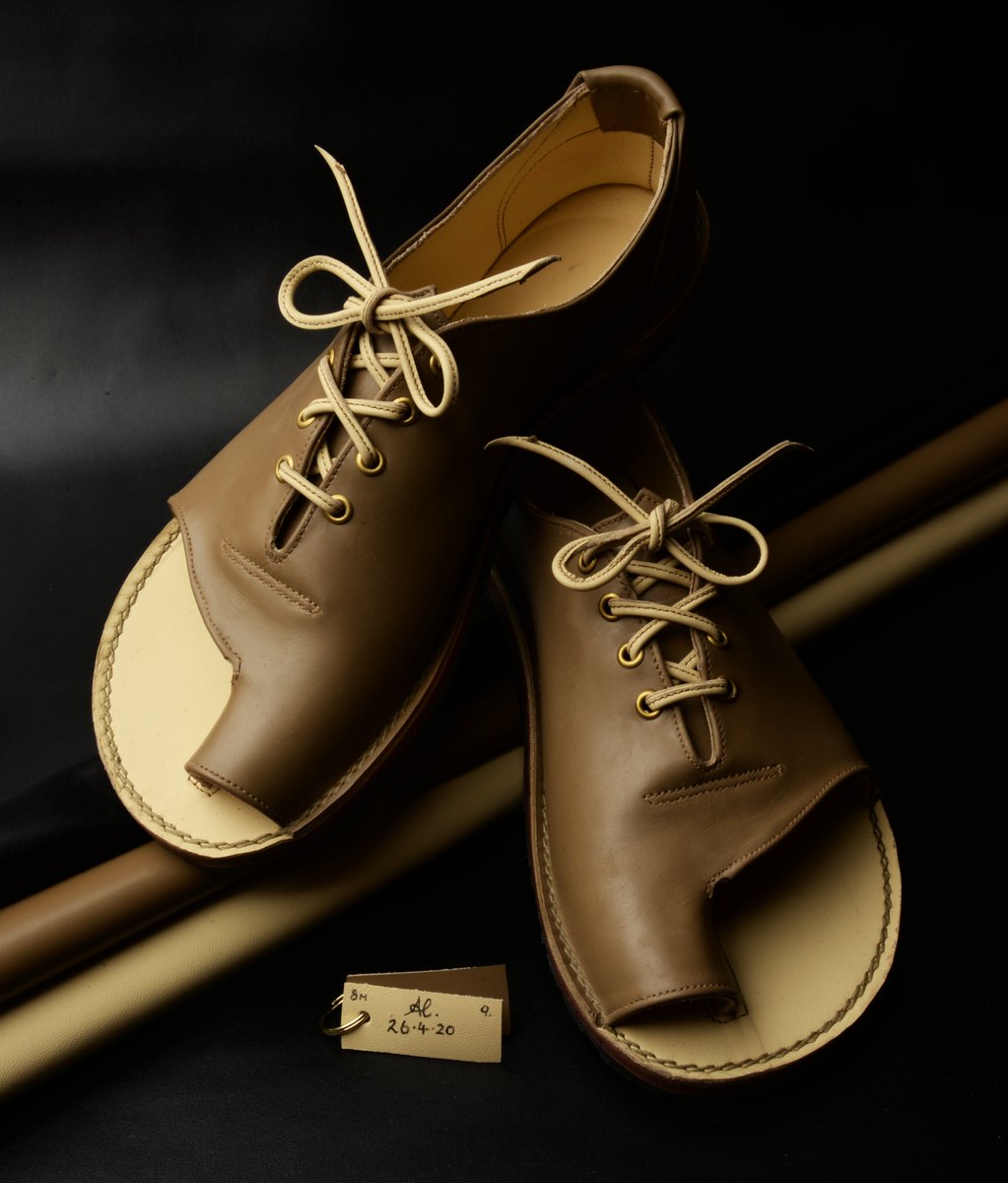 AlanRaddon's tweet image. flickr.com/photos/2226079…
             Chinese manufacturers have declared War
              on two West Wales bespoke Shoemakers.
         It is not just Kiwinic.com that is copying Ruth's and my photographs of our Shandals® and shoes.
         No, this abuse is per...