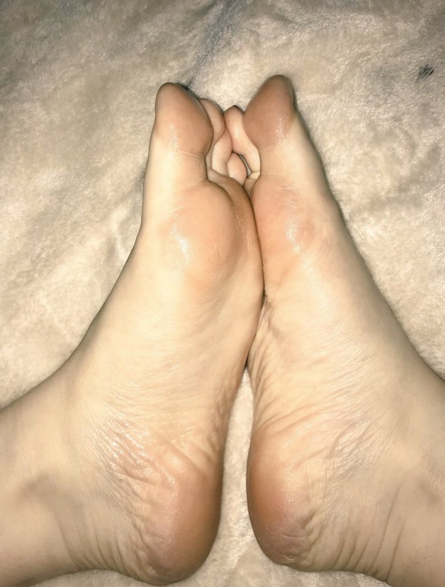 ellesxsecrets's tweet photo. I’m baaack and I’ve got a new trick..! 😏 #feet #soles #footfetish #feetpicsforsale #wornpanties #wellworn @DirkHooper @RTfeetdom @rt_feet @rtfindom @rt_promo2k @rtfemdom1 @RTFindomPromo @tonybobo3 @RTfindoms @rt https://t.co/occV0UGutd