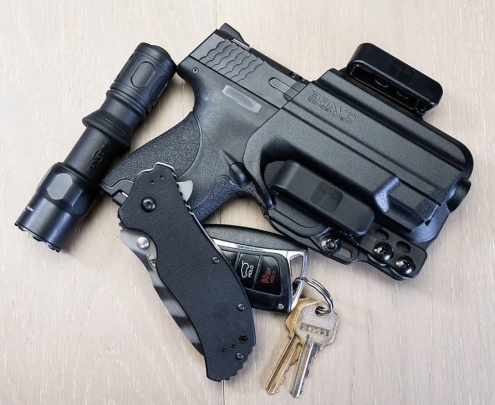 BravoHolsters's tweet photo. Shield with @bravoconcealment
@smithandwessoninc M&P Shield
@ztknives folder
@surefire_llc
Repost from @muzzleflashmedia
#smithandwesson #smithandwessonshield #ztknives #surefire #muzzleflashmedia #mfm #tacticalphotography #2A #thepewpewlife https://t.co/we0dHqWiHQ