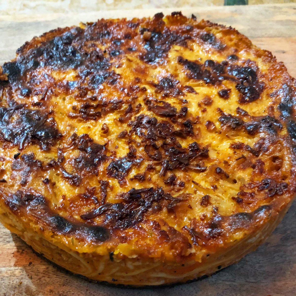chefbellamari's tweet photo. Burnt Pasta “ aka BAKED SPAGHETTI pie!
#alforno #creamcheeee #pastaspaghetti #bakedspaghetti #noodles #kitchenlife #cheflife #COVID19 momento https://t.co/DEhCijCOO2