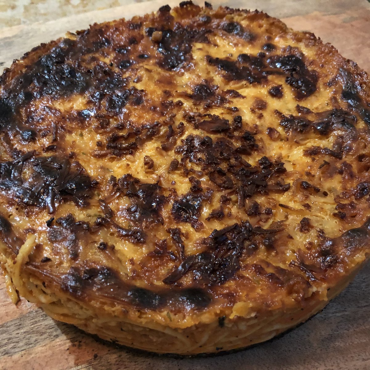 chefbellamari's tweet photo. Burnt Pasta “ aka BAKED SPAGHETTI pie!
#alforno #creamcheeee #pastaspaghetti #bakedspaghetti #noodles #kitchenlife #cheflife #COVID19 momento https://t.co/DEhCijCOO2