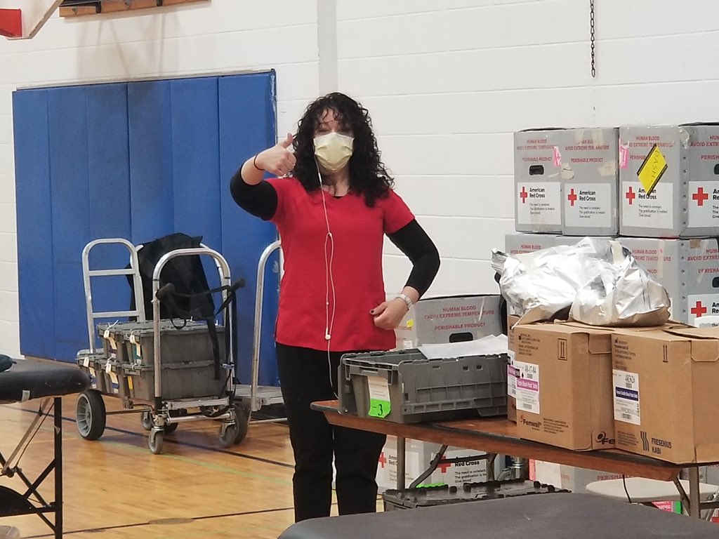 wallingfordymca's tweet photo. We’re hosting a @CTRedCross drive today and we’re happy to announce that all the donation slots are full! Simultaneously, we do have a food drive happening for @MastersMannaInc and we would absolutely ❤️❤️ if you would stop down and donate some non-perishable food items. https://t.co/LxuzU9Fq5S