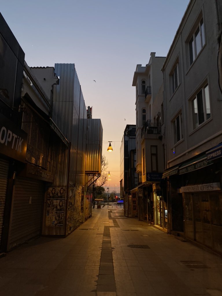 hüzünlü fotograflar serisinde bugün.. terasta cool lime icip muhabbet etmek o kadar özlendin ki..