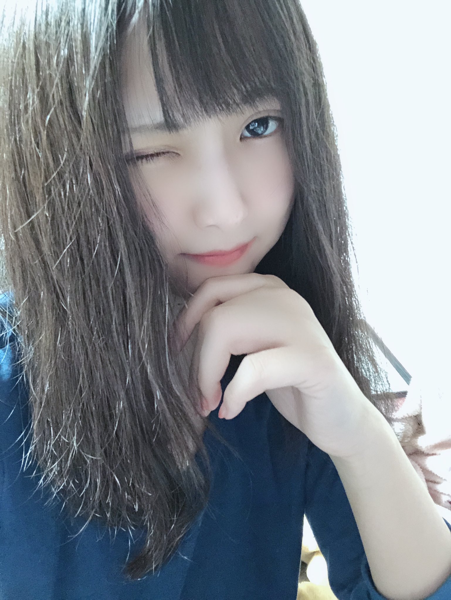 三咲はる 5 31レコ発バンドワンマン Twitterissa 前髪切った 前髪すぐ伸びる 明日から美容院さんお休みすると給付金貰えるらしいから きっと営業してないと思うから後ろ髪切りたいしパーマしたいのはまだまだ我慢する ﾟ ﾟ W ﾟ ﾟ T Co