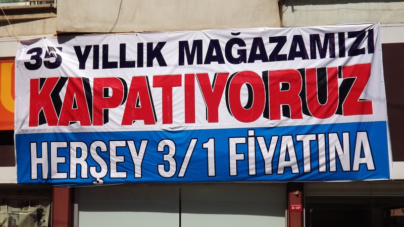 İş yeri devrinde , DEVİR TARİHİNDEKİ borçlardan devreden ve devralan birlikte sorumludur. Burada devredenin sorumluluğu 2 yıl ile sınırlanmıştır. 2 yıldan sonra devredene gidilemeyecektir.
Bu kampanya tutarsa, bi 35 yıl daha çalışırsınız :)