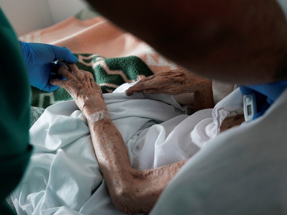 DOCRoblinmb's tweet image. We love &amp;amp; value all of our Health Care Aides (HCA’s). They are the true backbone of providing health care to the elderly!

Share from #DaughterOnCallMB
#PersonalCare #CareHome #HealthCareAide #Seniors #Elderly #COVID #Coronavirus #Brandon

buff.ly/2YeZ4gZ by @theprovince