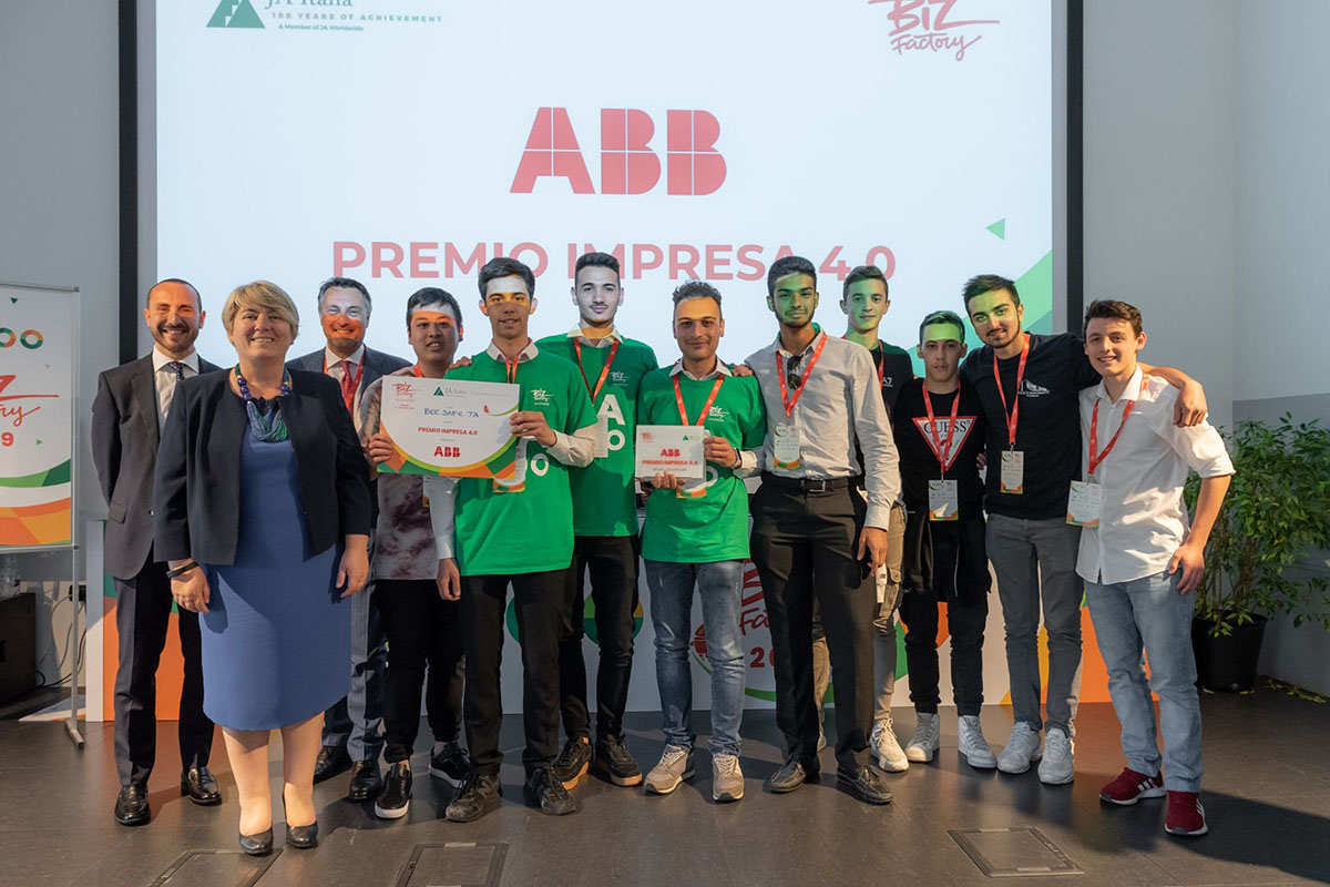 jaItalia's tweet photo. JA Italia e @ABBItalia lanciano la terza edizione del Premio Impresa 4.0 per le idee imprenditoriali più innovative in campo #SmartManufacturing e #Industry40 che partecipano a #ImpresainAzione. 🏆 #BIZFactory20
https://t.co/gq8dWEKCU5 https://t.co/Y25md8cAk5
