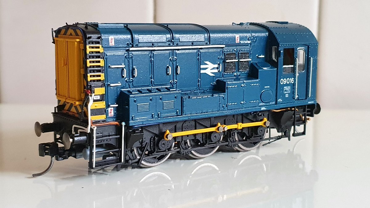 PdannyH's tweet image. #Class09 - Ex-works BR Blue renumbered as 09016. Decals from @railtec_models &amp;amp; varnished in preparation for weathering &amp;amp; detailing. Been checking examples for weathering as I'm going to stay fairly mild on it given 09016 was kept in fairly good nick
#TMRGUK #VariousMultipleUnits