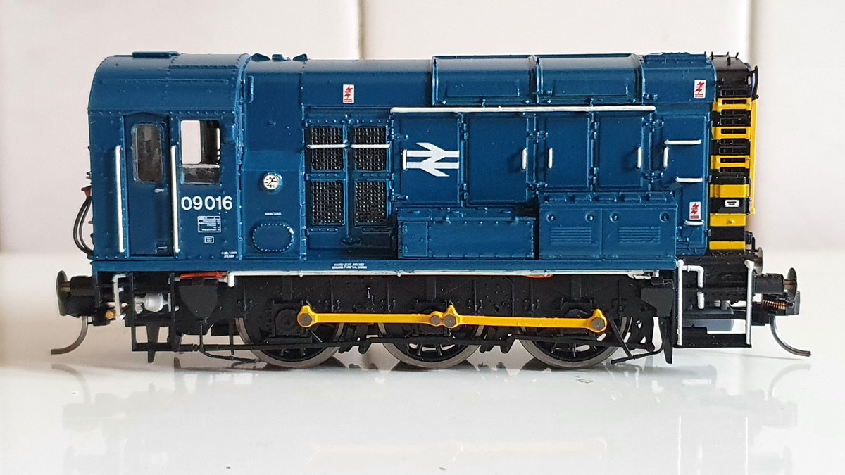 PdannyH's tweet image. #Class09 - Ex-works BR Blue renumbered as 09016. Decals from @railtec_models &amp;amp; varnished in preparation for weathering &amp;amp; detailing. Been checking examples for weathering as I'm going to stay fairly mild on it given 09016 was kept in fairly good nick
#TMRGUK #VariousMultipleUnits