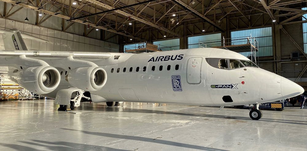 AeroGazette's tweet photo. 🌿L''avion hybride #eFanX sacrifié, cause #COVID19

🔸Le projet développé par #Airbus &amp; #RollsRoyce est abandonné avant même le 1er vol
🔸Pour limiter les coûts, les programmes de R&amp;D ont été revus à la baisse 😞

💬Mais l'esprit du e-Fan X devrait perdurer, sous une autre forme https://t.co/17M8zAF5C5