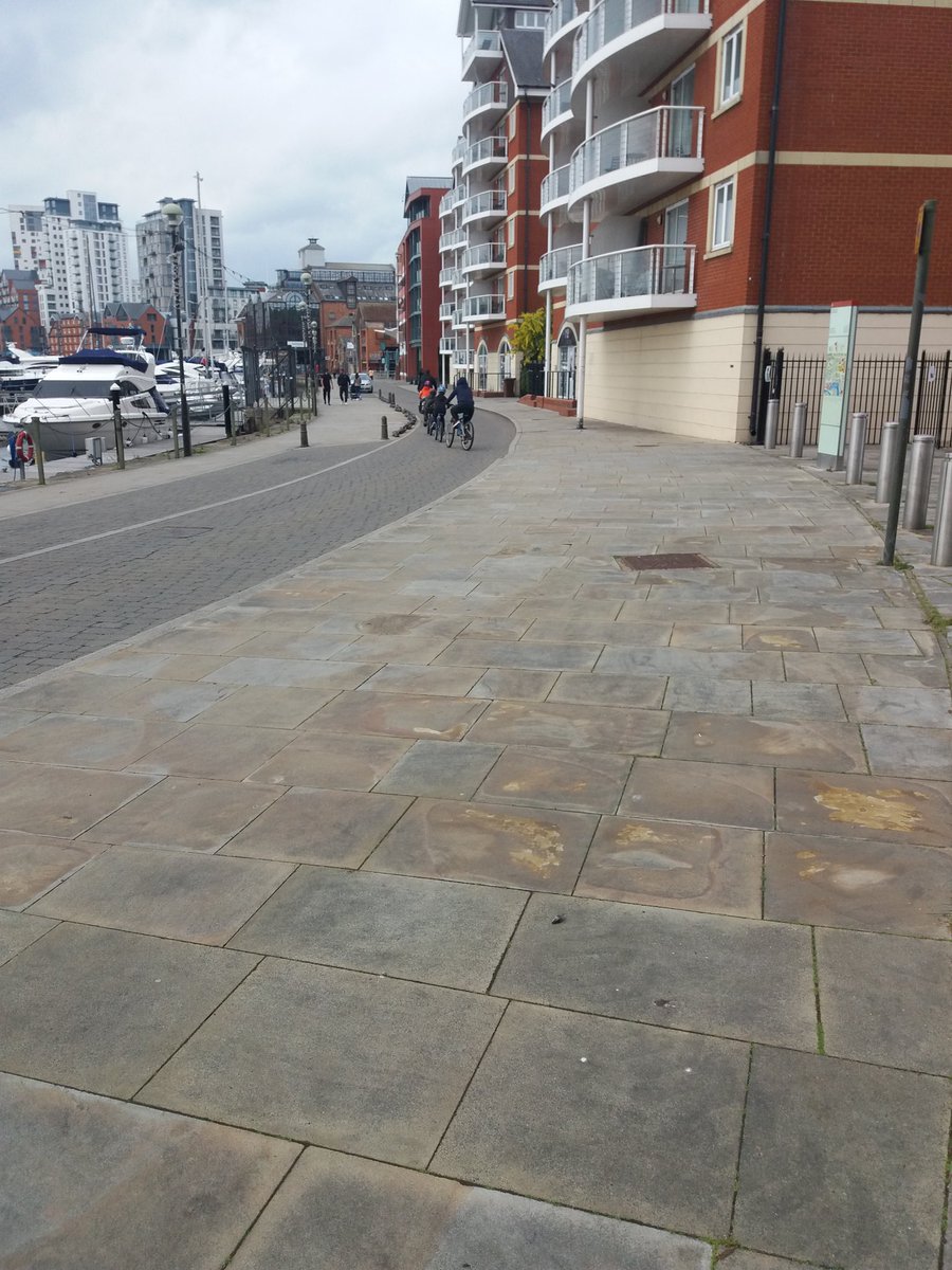 #Ipswich waterfront now closed to motorised vehicles to permit daily exercise and maintain social distancing! Great job <a href="/suffolkcc/">Suffolk CC</a>  <a href="/Suff_highways/">Suffolk Highways</a> 👏👏👏 #SpacesForPeople #Covid19UK