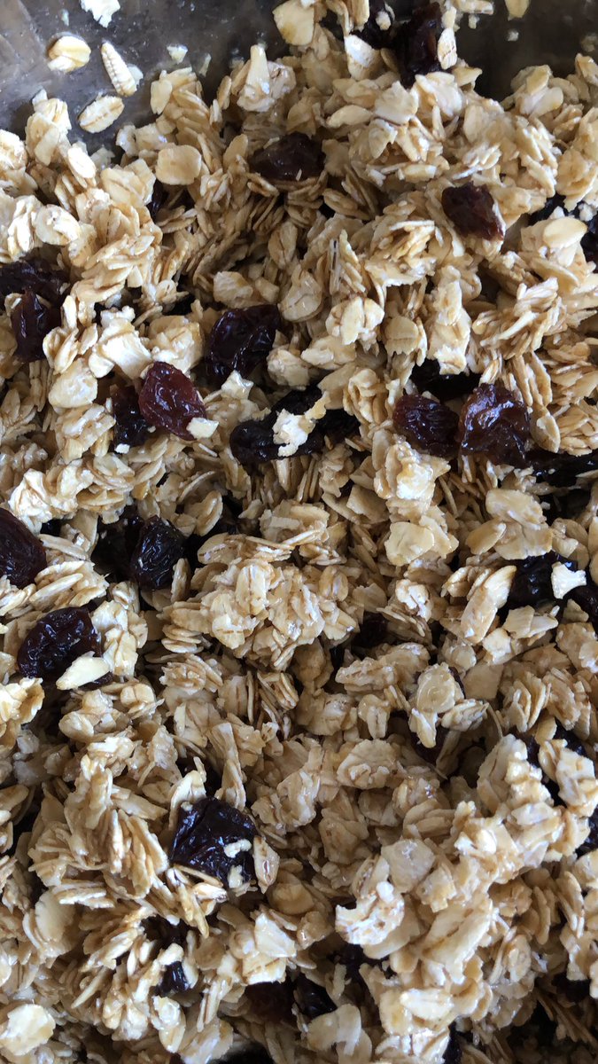 pleaseurcraving's tweet photo. It’s prepping day! Yes, we make our own granola. ¿Qué tú creías? Que las Granola Honey Crave se hacían por arte de magia? No, no, no. De otra forma no pudiéramos asegurar su irresistible sabor. #placeurorder #pleaseurcravings https://t.co/UDSjGlAol6