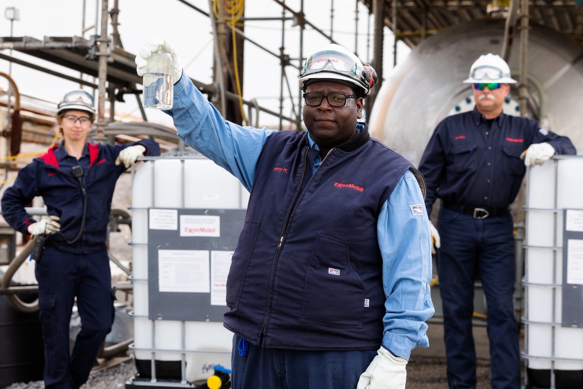 ExxonMobilBRA's tweet image. Thank you @LouisianaGov for the mention of @ExxonMobilBRA’s donation of 4,600 gallons of isopropyl alcohol. The IPA donation &amp;amp; hand sanitizer production at our facilities is being shipped statewide to help those working the front lines of #COVID19. 
#DoingOurPart #EnergyLivesHere