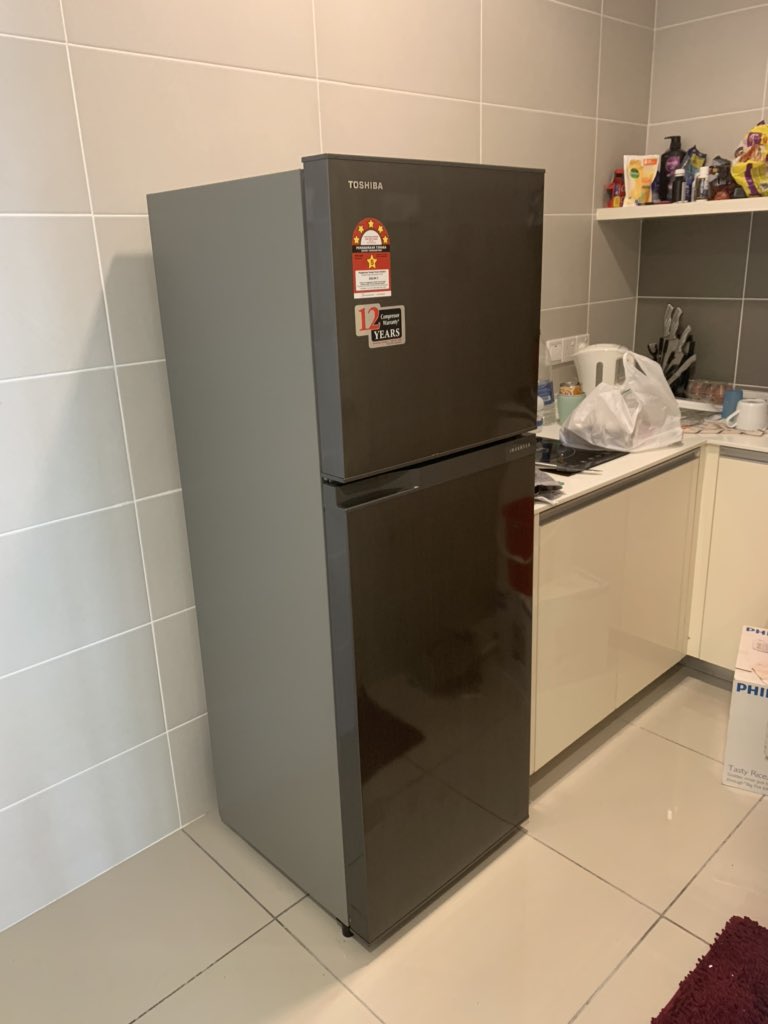 anasrshd's tweet image. Bro nama kita sama, tp aku panic buying beli fridge, washing machine, blender, microwave. Semua ni total harga ipad tu. Tp sorry tkde education price. #adulting