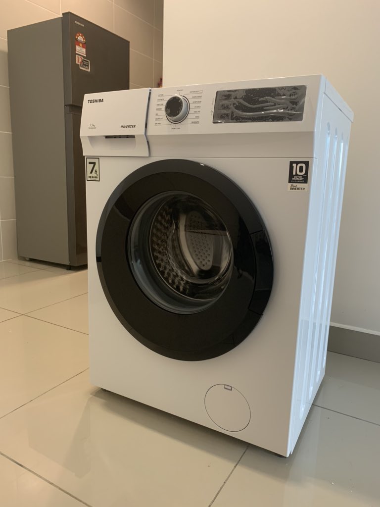 anasrshd's tweet image. Bro nama kita sama, tp aku panic buying beli fridge, washing machine, blender, microwave. Semua ni total harga ipad tu. Tp sorry tkde education price. #adulting