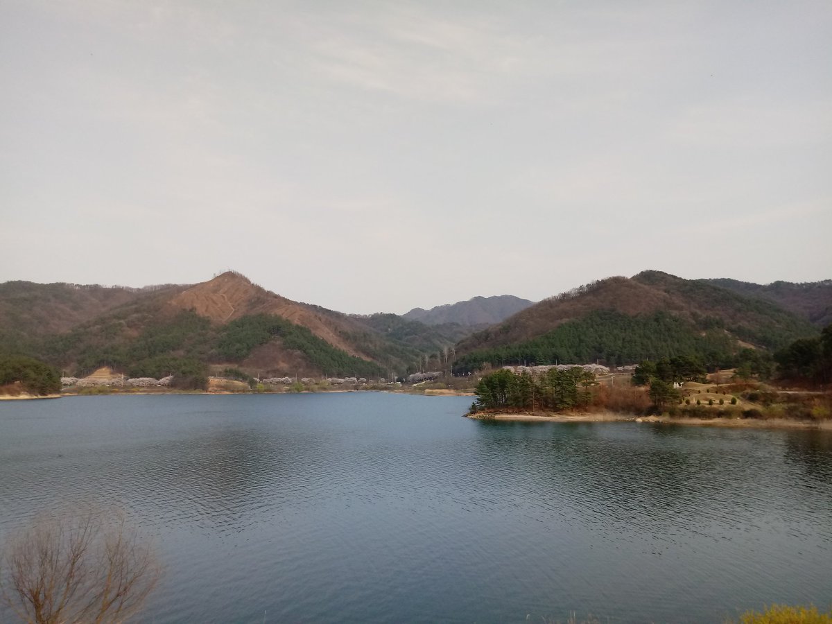 oops1945's tweet image. &amp;lt; 평범한 일상의 행복 &amp;gt;
 
당신은 지금 누군가 간절히 바라는
삶을 살고 있지 않습니까.
 
무미건조하고 재미없다고 하지 말고
이 소소함이 행복이라고 생각하세요.

얼마나 좋은 행복입니까.