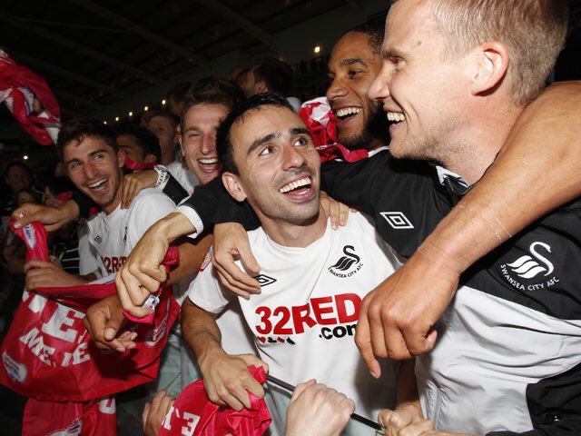 TheSwanPortal's tweet photo. Leon Britton has seen it all, keeping us up and sending us up. What a man. #StatuePlease https://t.co/4LrBVrBTYH