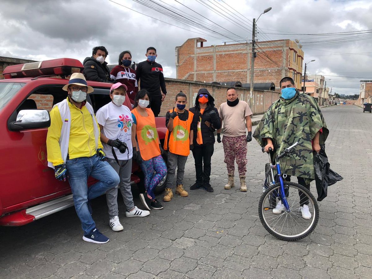loboruiz04's tweet photo. Gracias a @JuntosSomosVida y @WilsonMerinoR por permitirnos llegar a los barrios urbano marginales de #Tulcán con víveres en medio de esta grave crisis
#LaUnionEsElCamino

@ImparablesEc @bianquirebeca @AVAstudillo @soynorris @alexismoncayo @juparu_ec @KarlaMoralesR @HerediaCarla https://t.co/mUAGJXXoBZ