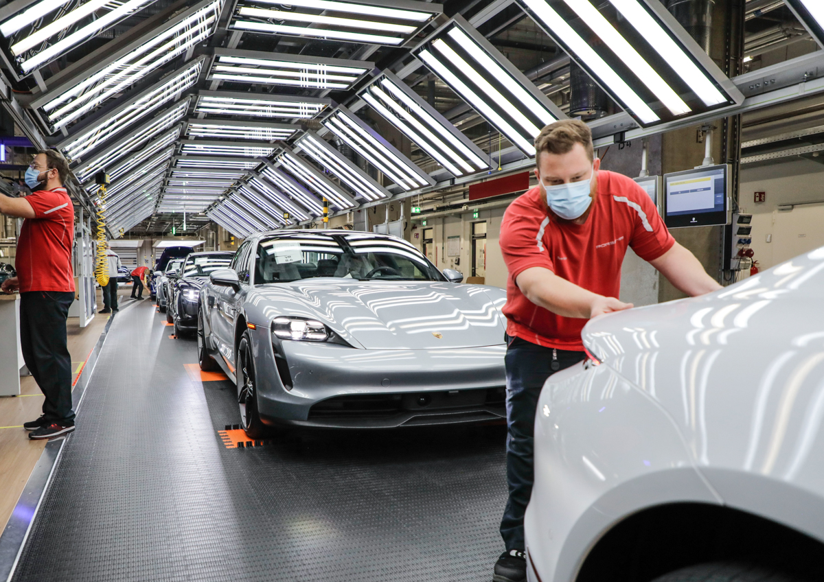 Porsche restarts production at Stuttgart and Leipzig following six weeks of shutdown due to COVID-19: bit.ly/2Yiq67o