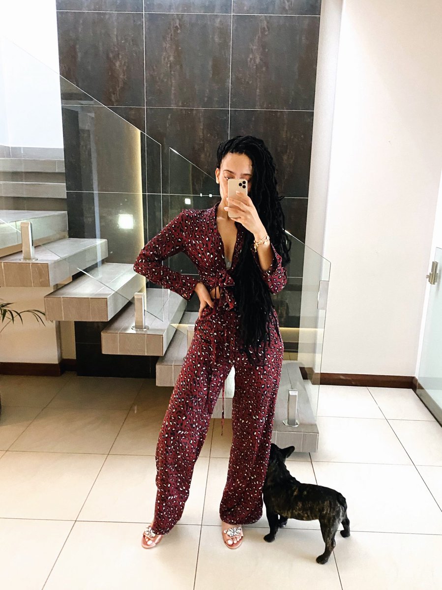 While many of us are spending at least 80% of our lockdown days in our tees, sweats and leggings, leave it to <a href="/sarahlanga/">Sarah Langa</a> to ‘WFH but make it fashun’ 😍🤩 We asked her to snap her outfit everyday for a week and here are the WFH looks she served us with: bit.ly/2SjQWYH